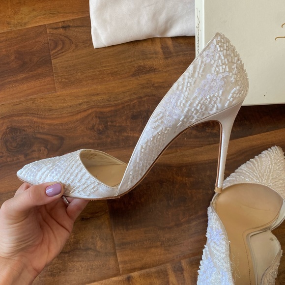 Vince Camuto Bridal beaded Satin Pump size 8 - Picture 2 of 10